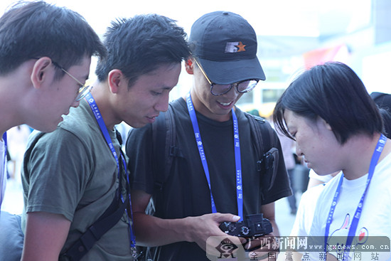 《英语Vlog探馆》幕后:揭开神秘“天团”的面纱