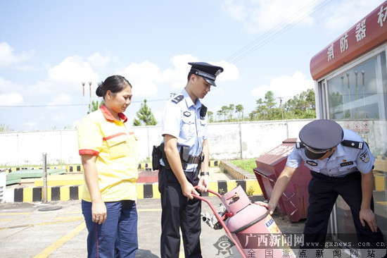 记防城港边境管理支队江山边境派出所民警黄雄晓