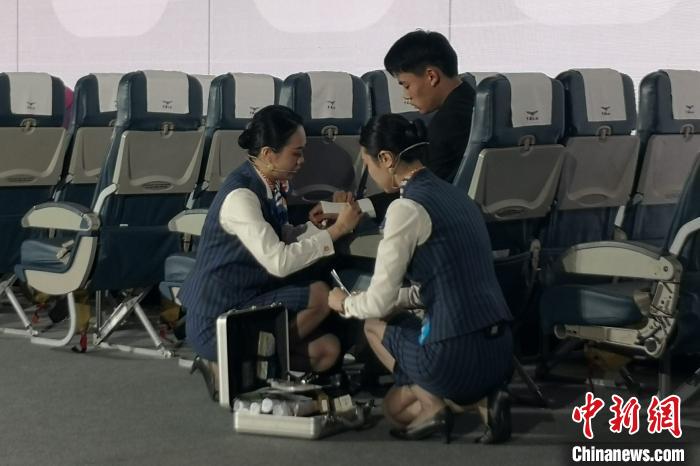 西安航空服务技能大赛举办