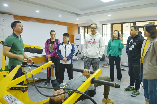 ������ѵ���Ľ��� ���ݾ���������չ���ϿƼ����