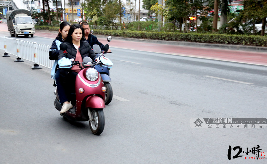 【12小时】外卖女骑手:城市里的一道靓丽风景线
