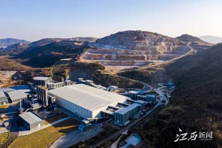 观像大雾,近看满身土,这是过去采石矿山企业留给人们留下的传统印象