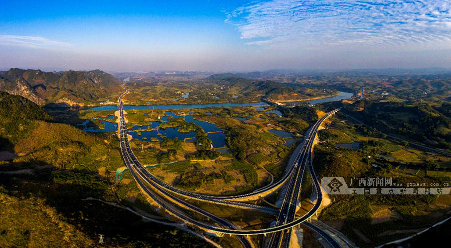 崇水高速公路建成通车 手机pt电子技巧到龙州缩短近1个小时