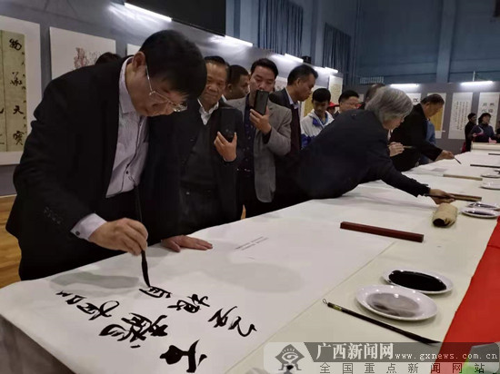 ���ݼ��黭������������ƷѲչ��Ļ