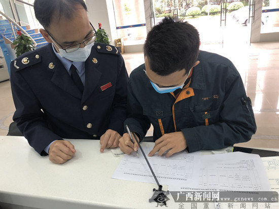 钦北区税务局“非接触式”办税模式 不间断提供服务