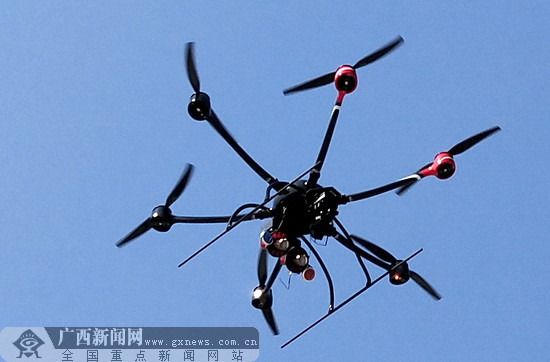 环江启用公安无人机开展高空巡查与防“疫”宣传