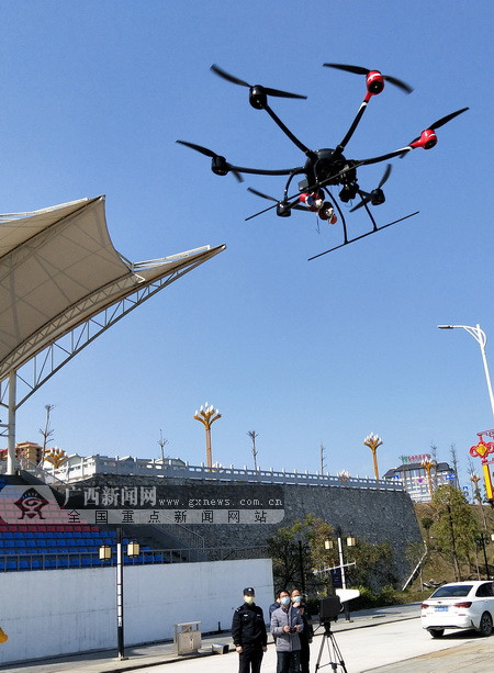 环江启用公安无人机开展高空巡查与防“疫”宣传