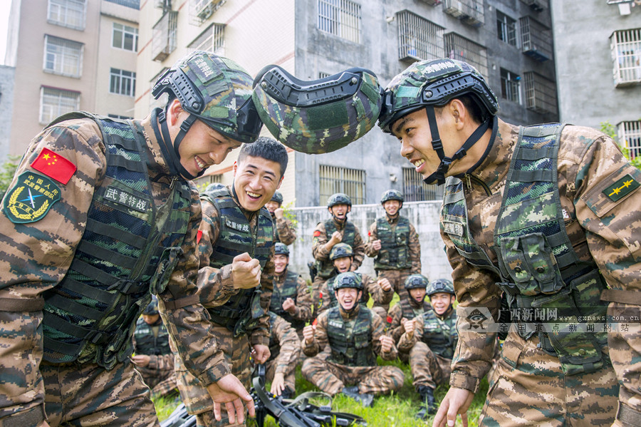 广西武警训练间隙趣事多37