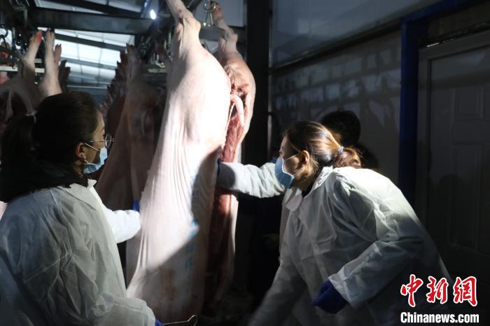 藏鄂情深抗疫情 西藏山南捐赠首批生活物资驰援湖北