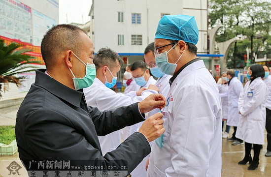 环江9名抗"疫"表现特别突出的工作人员"火线"入党