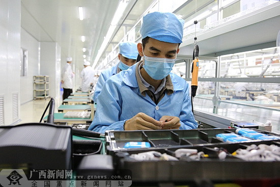 环江“十举措”支持企业复工复产促贫困工人脱贫