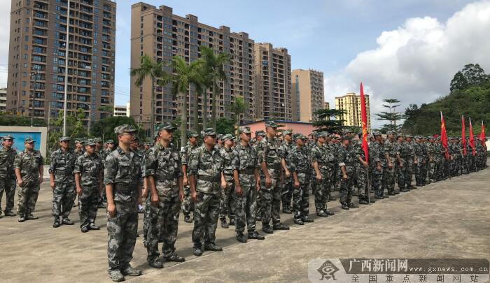 防城港市港口区198名新民兵入队