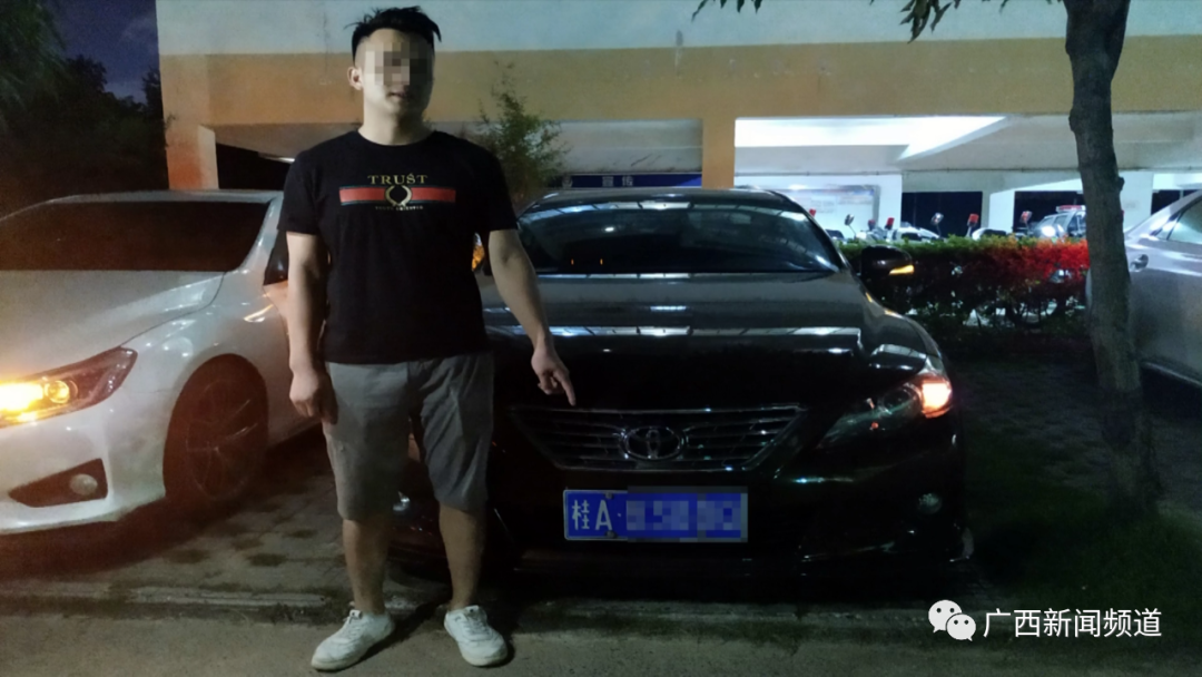 罚!10多辆轿车在南宁亭子码头"烧胎"炫技(组图(3)