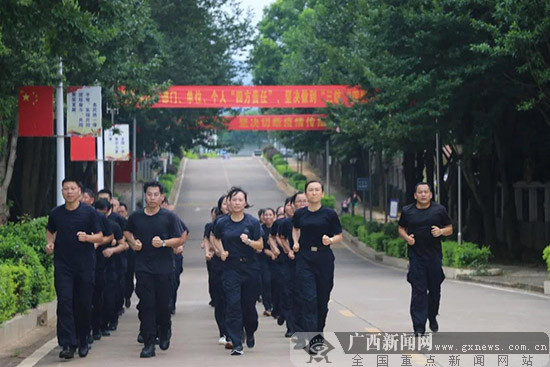 鹿州监狱人民警察不断强化体能训练.鹿州监狱供图