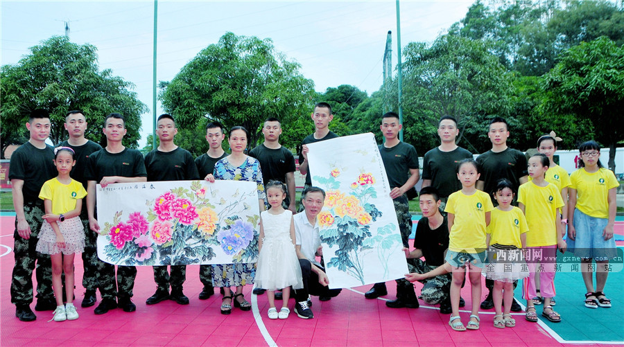 小小书画家走进百色军营,开展军民共建庆八一活动