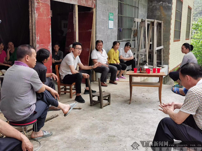 都安平浪村第一书记黄加荣:青春扎根基层 实干脱贫兴邦