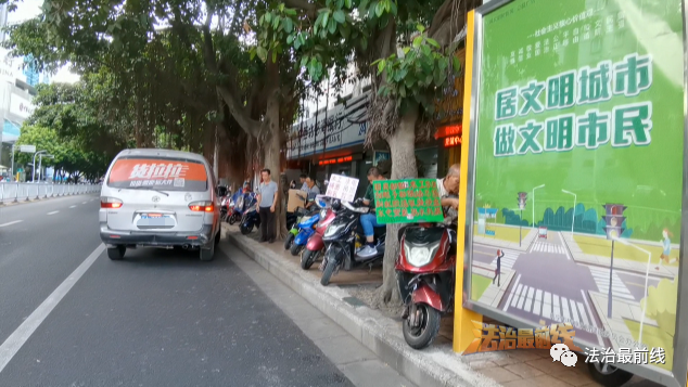 再过十几天就到中秋节了,往年这个时候,南宁市古城路等路段都会聚集着