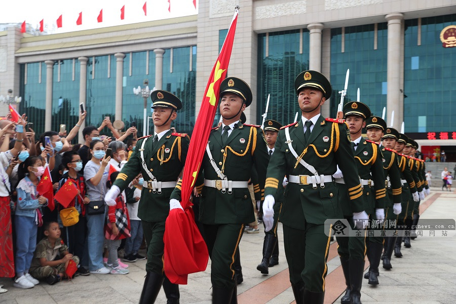 迎金秋,庆国庆,武警南宁支队圆满完成升国旗任务