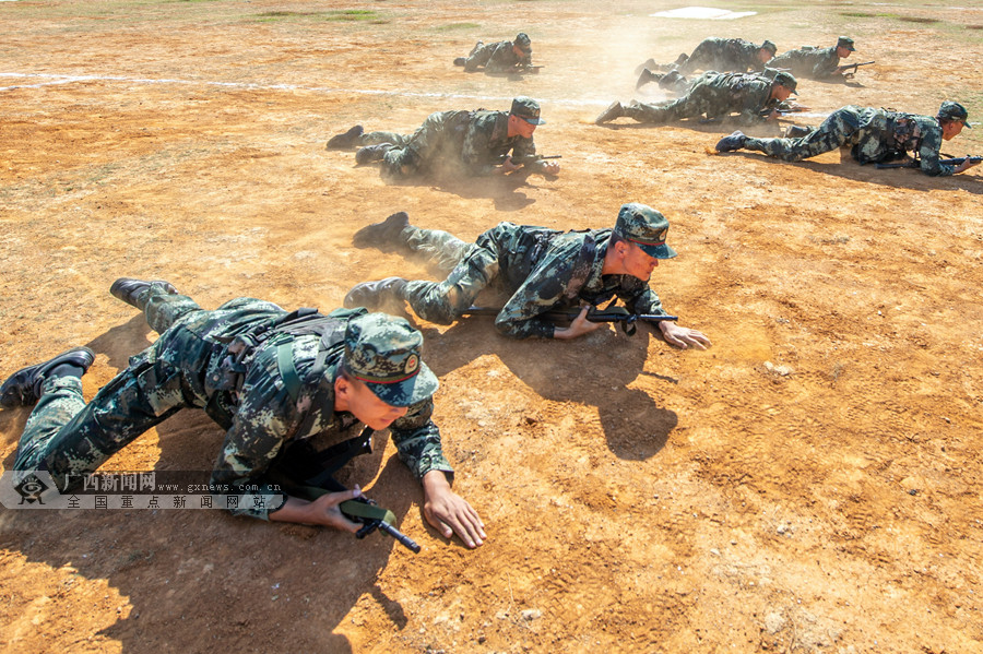 武警广西总队新兵战术训练塑血性47