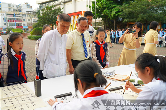 南宁市仙葫学校新校牌,仙葫学区学区牌揭牌