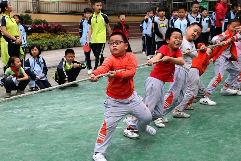 贾亦楠摄南宁市五象新区第一实验小学举行第四届体育文化艺术节,学生