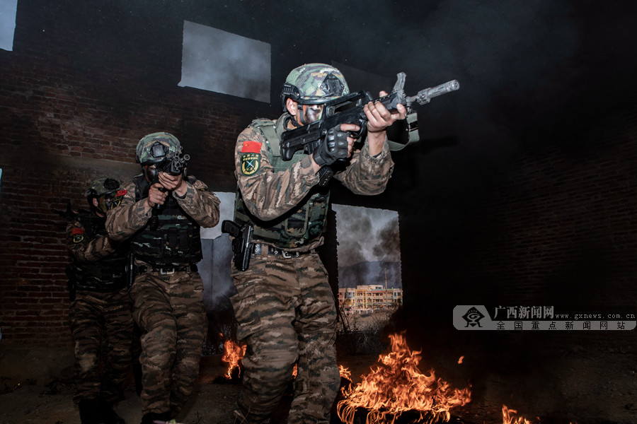 广西贺州:开训!直击武警特战队员实战练兵
