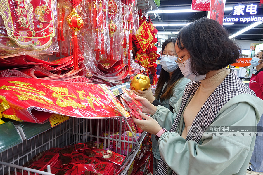 春节将至 百色市田阳区各大超市年货热销(图-广西新闻图集