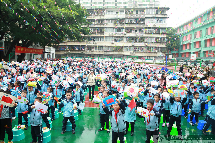南宁市人民路东段小学开学日活动现场.学校供图