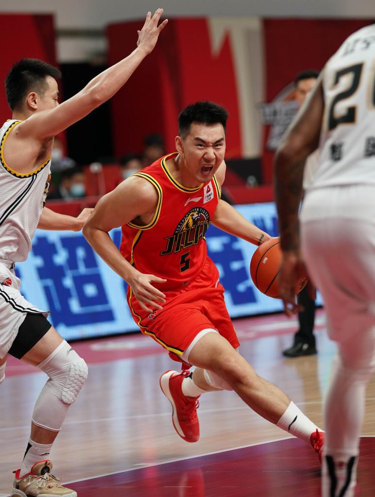 篮球职业联赛(cba)第四阶段第48轮比赛中,吉林九台农商银行队以83比
