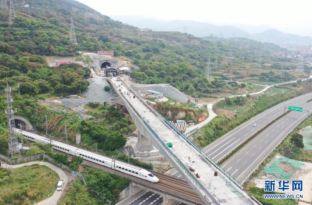 新建福厦铁路南塔山隧道顺利贯通