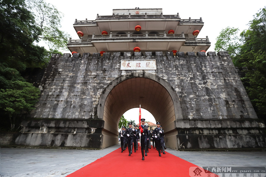 迎五一 升国旗 广西友谊关举行升国旗仪式