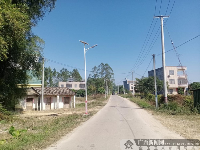 通村道路与路灯.常乐镇政府供图