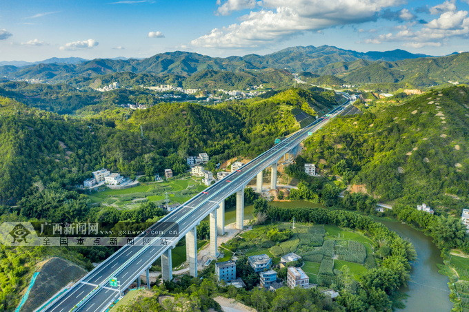 云茂高速今日全线通车 粤桂车程节省1小时(图)