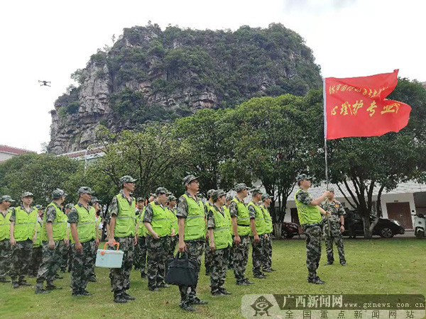 李泽儒)6月19日下午,桂林市人防专业队在甲山路20号训练场,接受了广西
