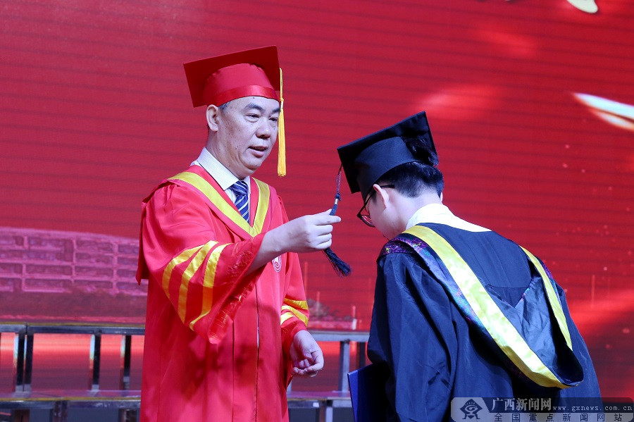 柳州工学院举行2021届毕业典礼暨学位授予仪式