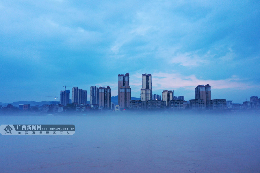 高清组图烟雾缭绕雨后融江现海市蜃楼美景46