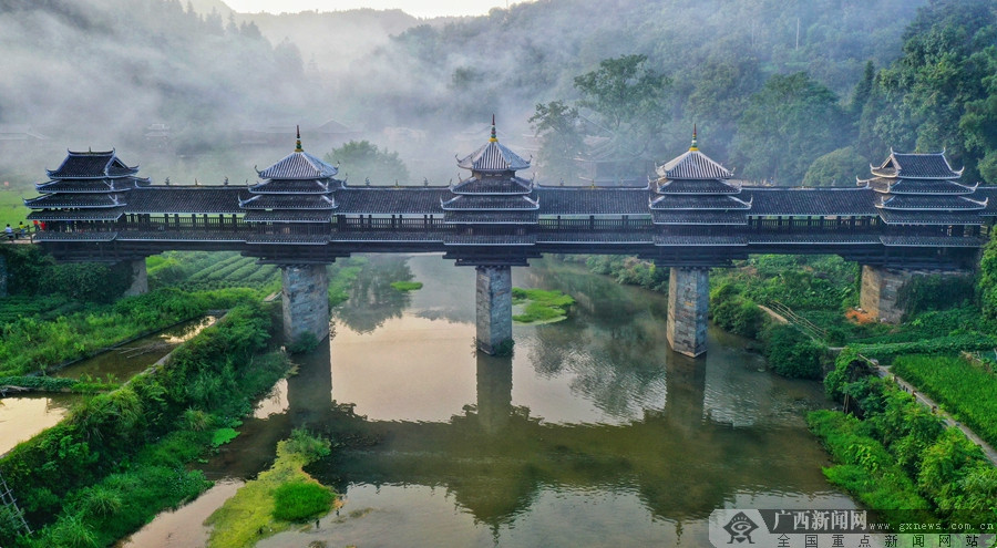 三江县融媒体中心供图7月17日,小编走进程阳八寨景区售票厅,里面人头