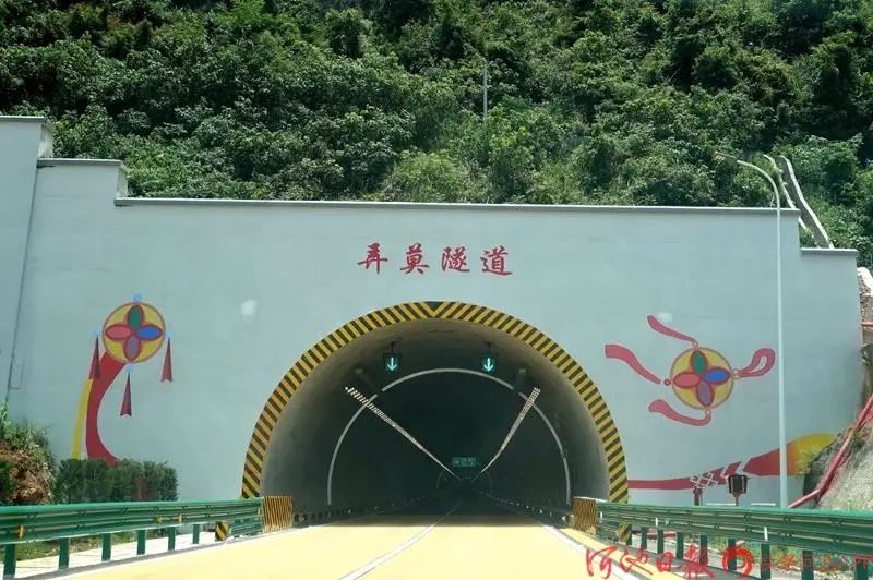 速来带你打卡都巴高速沿途各隧道口景观细细玩味3
