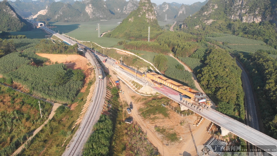 南崇铁路崇左至吴圩机场段完成架梁全线进入双向铺轨新阶段24