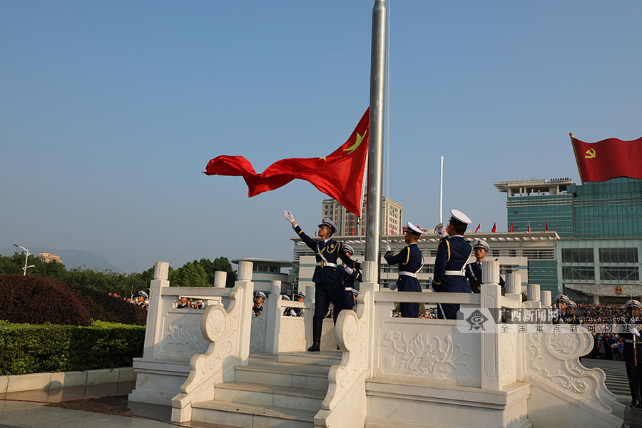 升国旗 升旗 升旗仪式 900_600