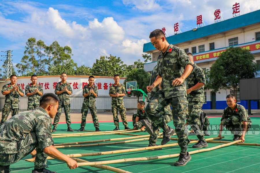广西崇左多彩文化活动丰富官兵节日生活24