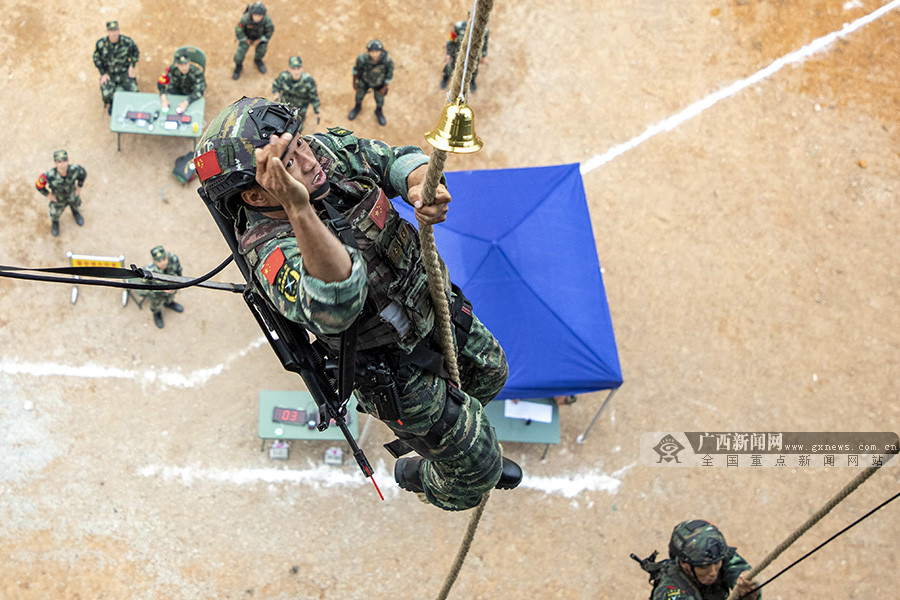 武警广西总队200余名特战尖兵巅峰对决组图