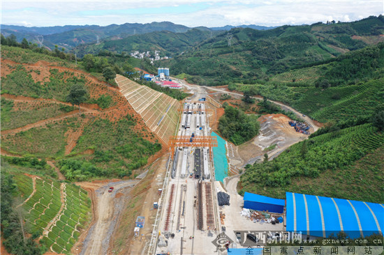 田西高速定安隧道左洞顺利贯通 有望提前建成通车