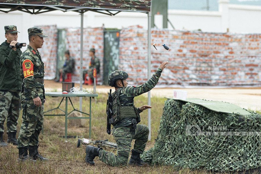 武警广西总队200余名特战尖兵巅峰对决组图