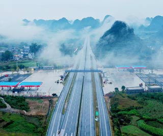 桂林至柳城高速公路(新桂柳高速)已基本建成,即将通车