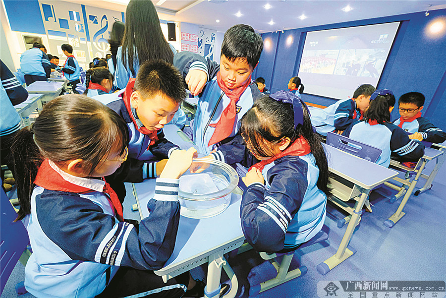 广西娃首次连线中国空间站