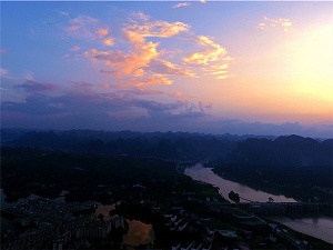 高清图集：大化瑶乡夕阳迷离梦幻 云海如诗如画