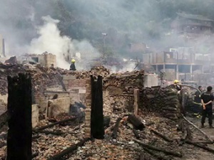 痛心！龙胜白面瑶寨凌晨突发大火丨是首批中国少数民族特色村寨