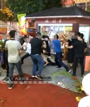 河池两家快餐店起冲突7人伤 11人被拘