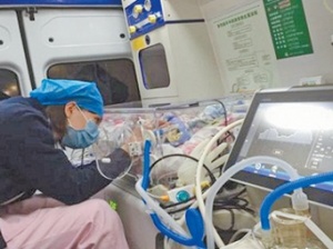 1月6日焦点图：巴马950克早产儿转运至南宁救治